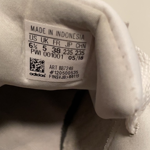 Adidas white and silver shoes - Picture 6 of 8